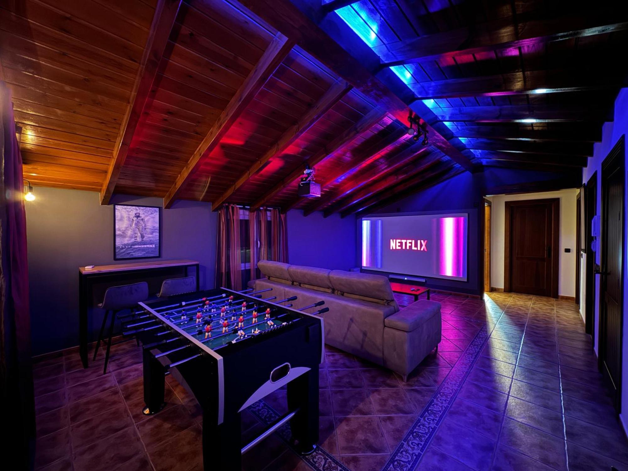 Chalet El Parral - Piscina Y Sala De Cine - Malaga — Fotos 3